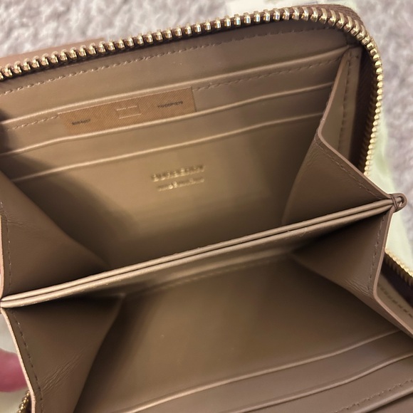 Burberry leather zipper wallet - Picture 4 of 4